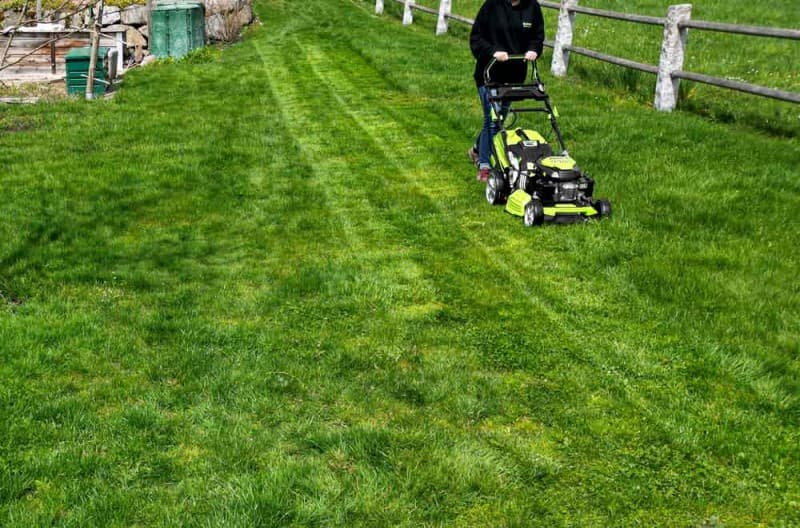 KOSIARKA SPALINOWA Z NAPĘDEM ZIPPER ZI-BRM52EST 3KW 52CM E-START